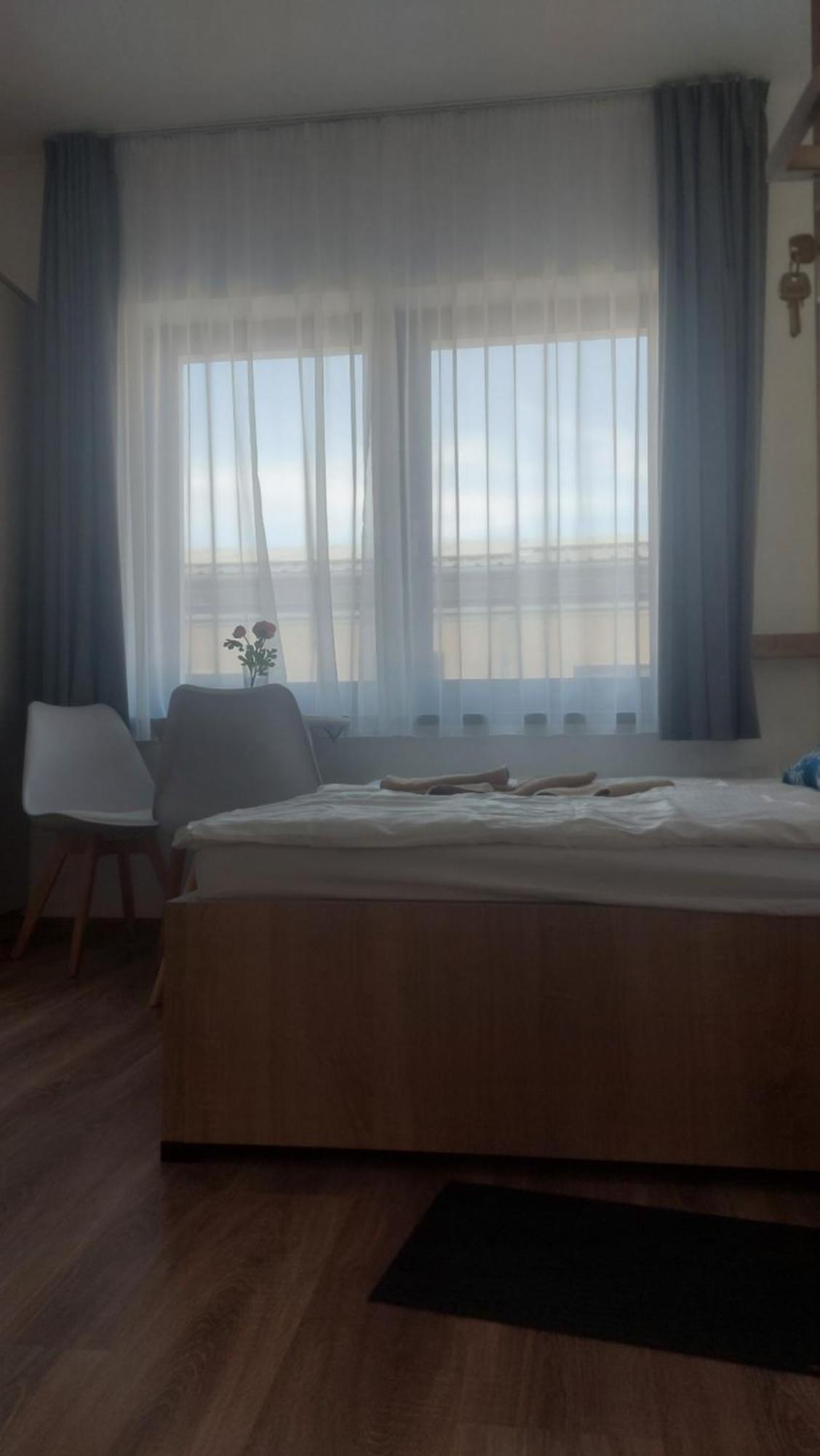 Csaladi Kikoeto Apartman ยูลา ภายนอก รูปภาพ