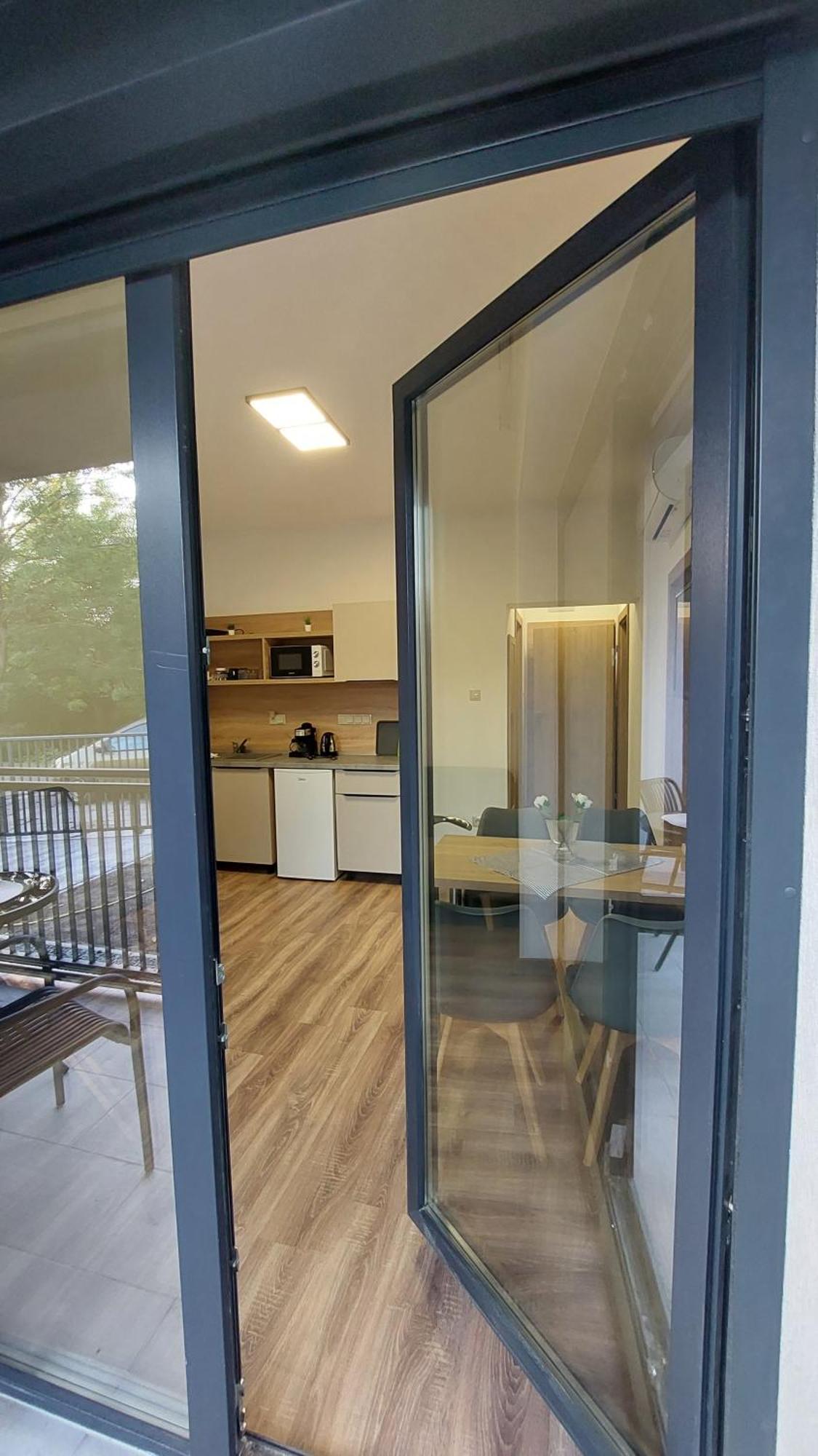 Csaladi Kikoeto Apartman ยูลา ภายนอก รูปภาพ