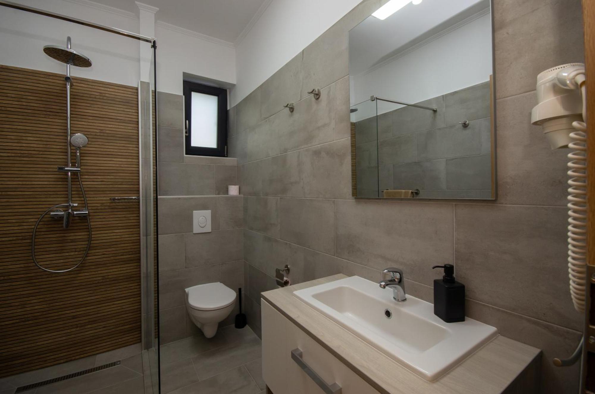 Csaladi Kikoeto Apartman ยูลา ภายนอก รูปภาพ