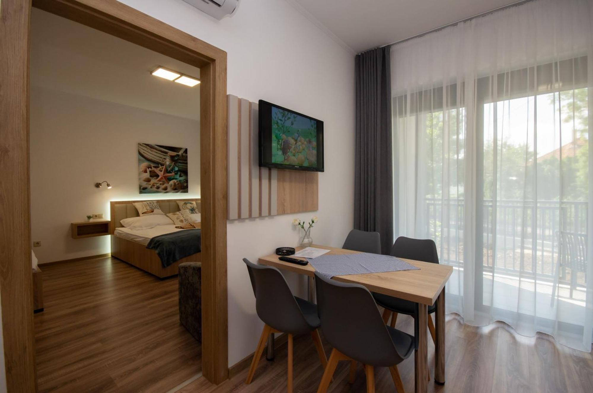 Csaladi Kikoeto Apartman ยูลา ภายนอก รูปภาพ