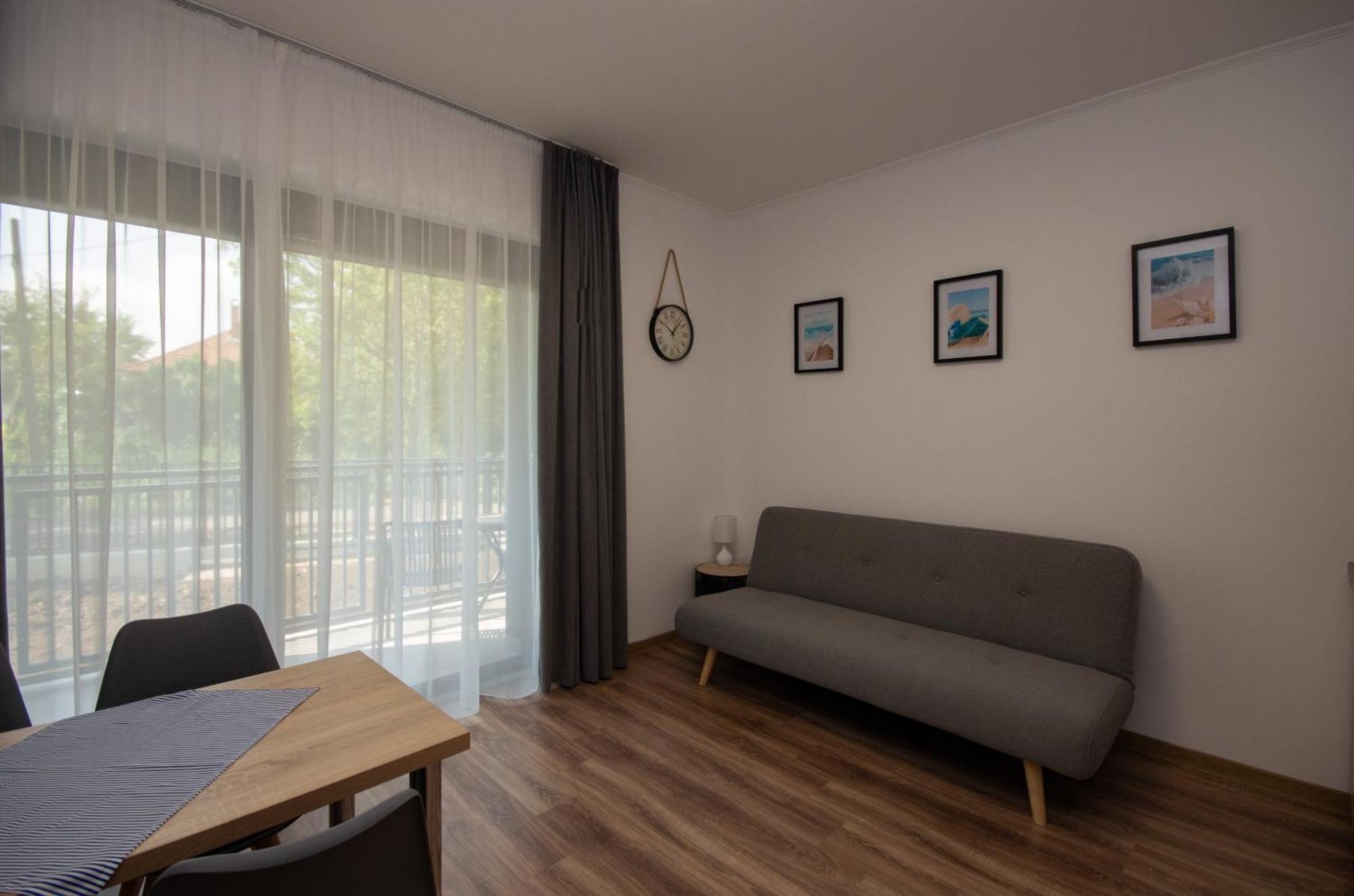 Csaladi Kikoeto Apartman ยูลา ภายนอก รูปภาพ