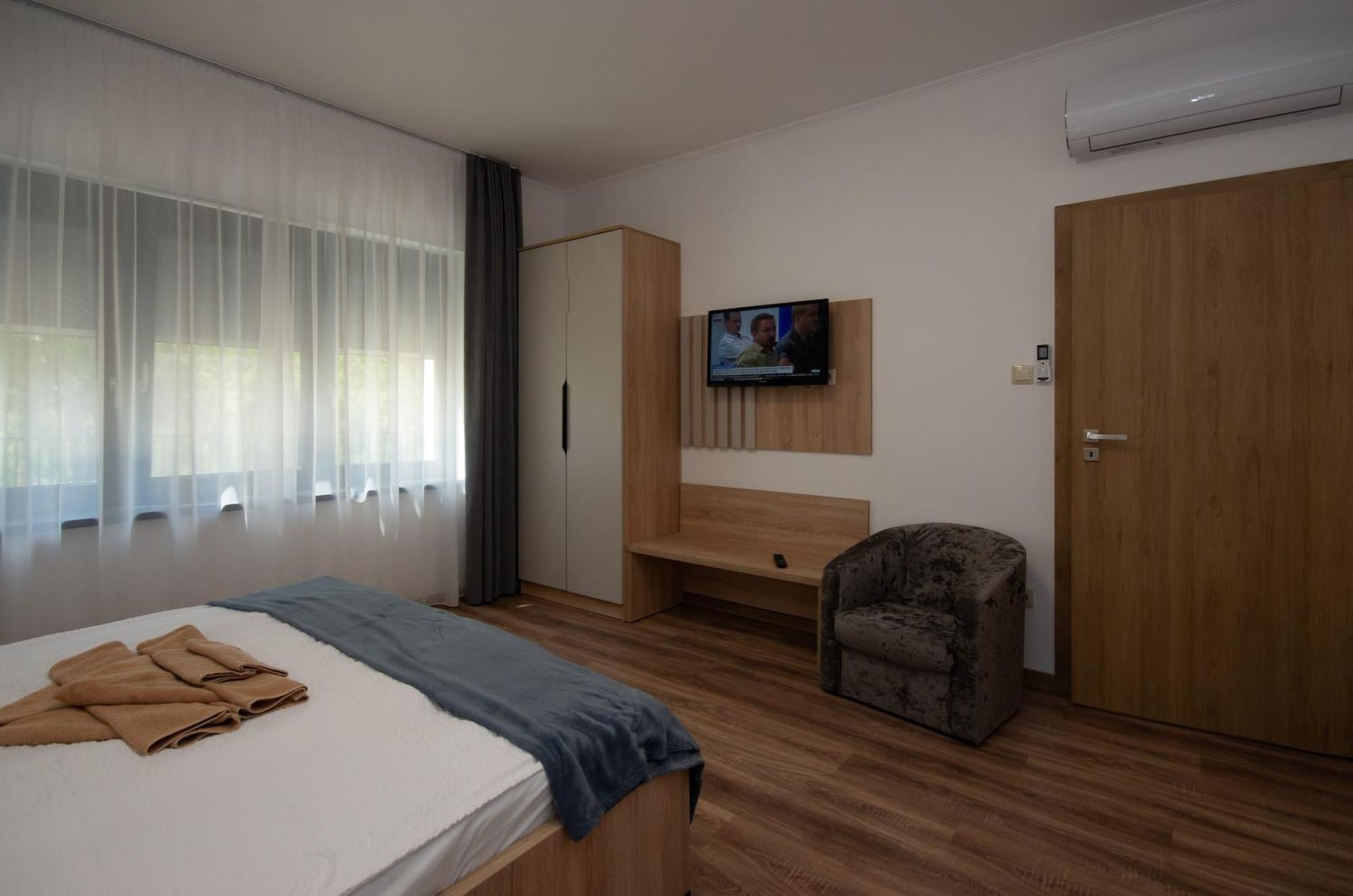 Csaladi Kikoeto Apartman ยูลา ภายนอก รูปภาพ