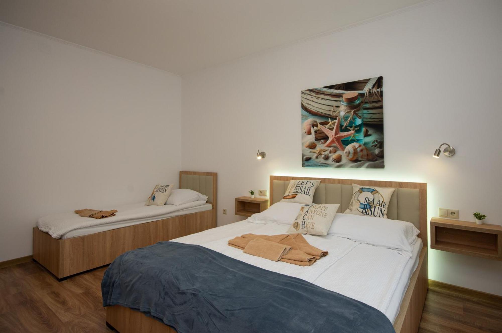 Csaladi Kikoeto Apartman ยูลา ภายนอก รูปภาพ