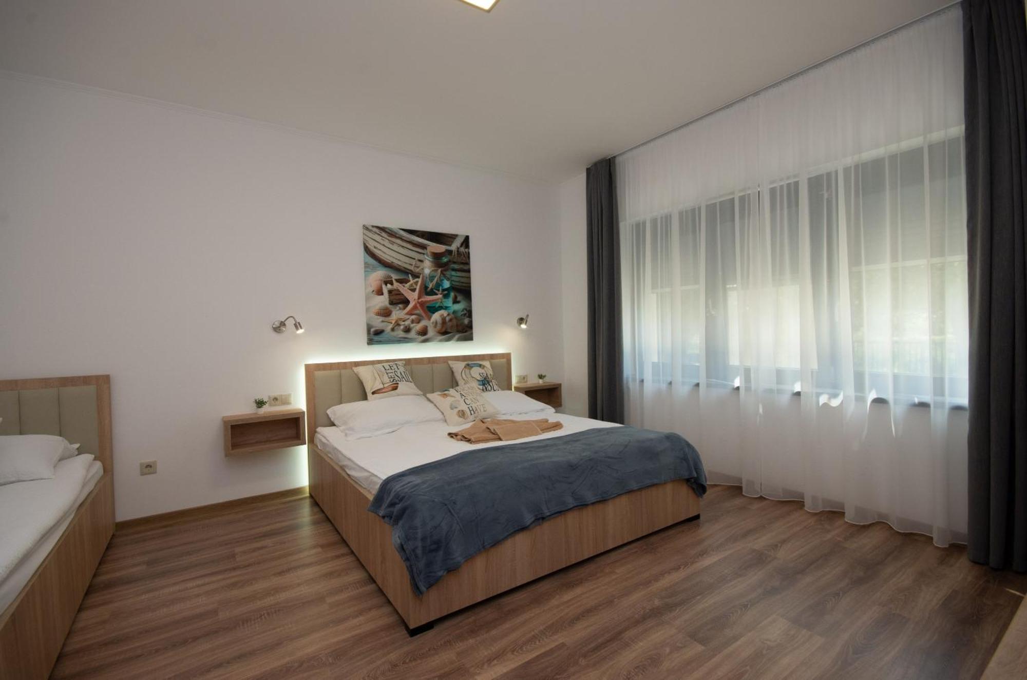 Csaladi Kikoeto Apartman ยูลา ภายนอก รูปภาพ