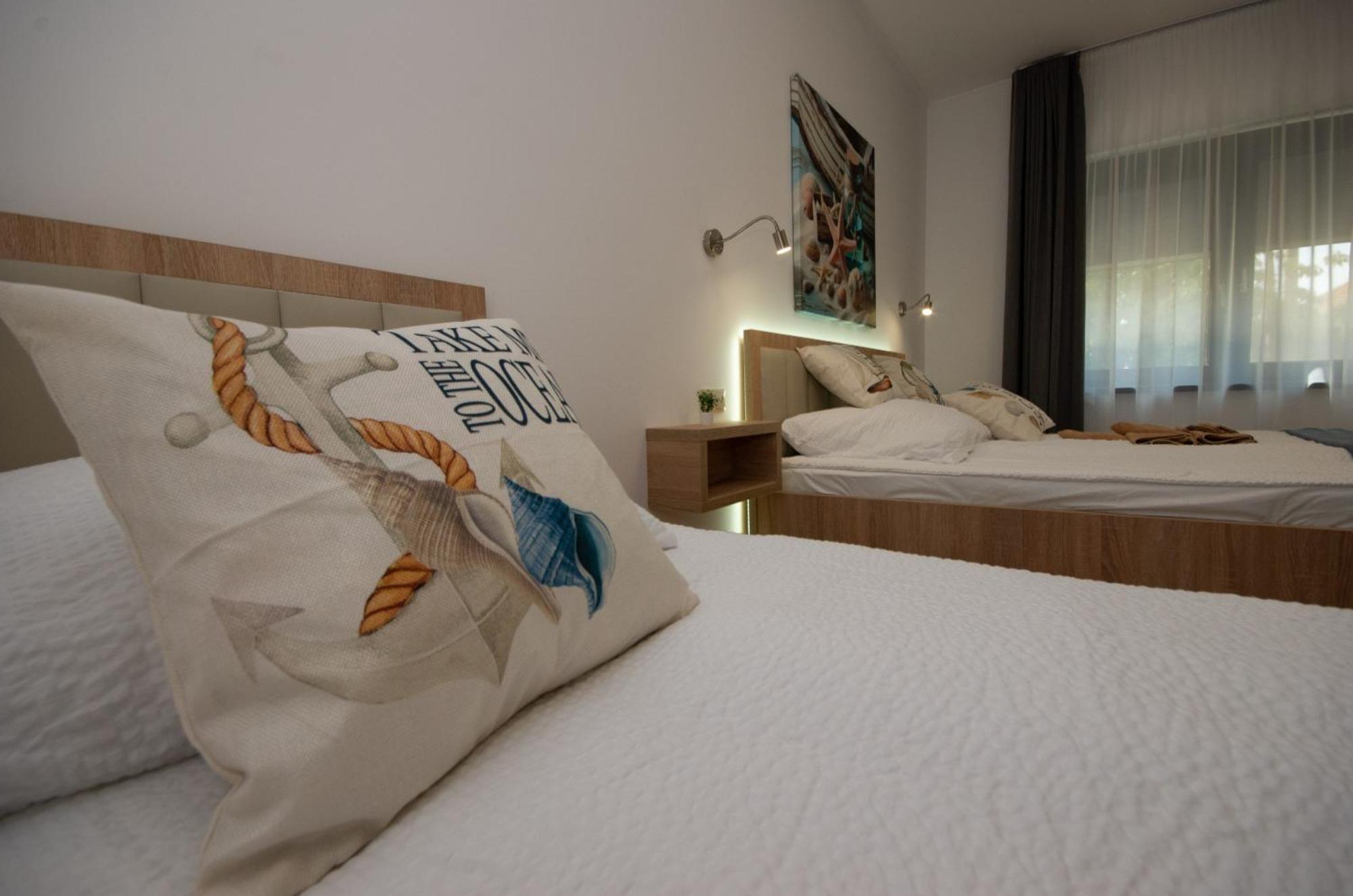 Csaladi Kikoeto Apartman ยูลา ภายนอก รูปภาพ